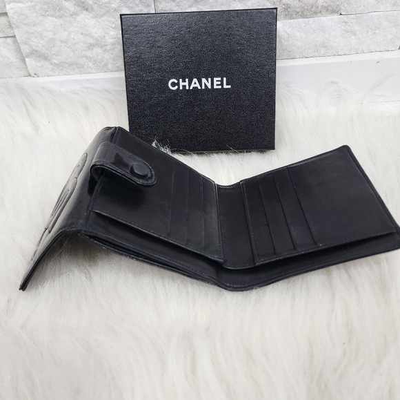 💯 % Authentic Vintage Chanel patent blanc Leather Wallet - Picture 7 of 17